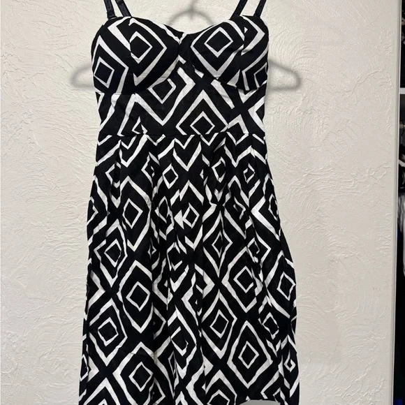 Bundle of 7 Stylish Dress/ Romper lot- all great/new condition size small - Picture 10 of 13